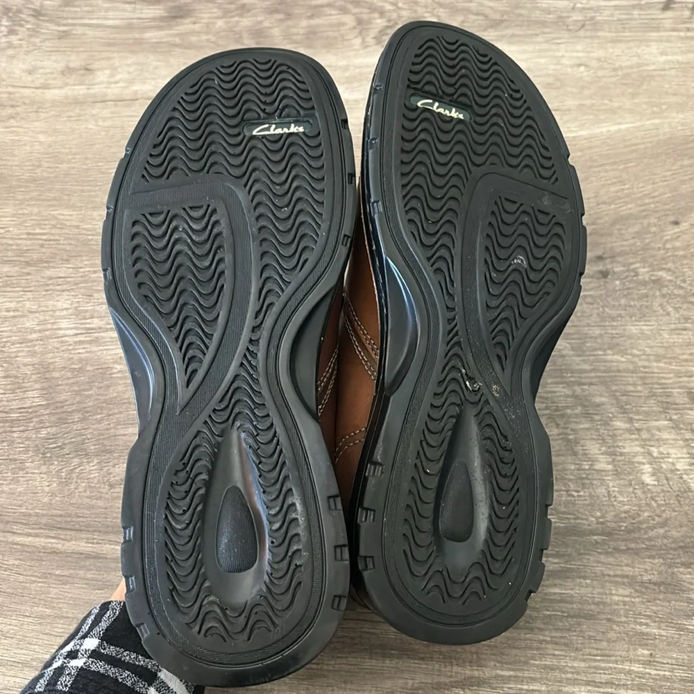 Clarks slip on dress shoes size 9